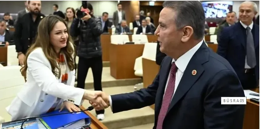 MUHİTTİN BÖCEK’İN YERİNE BÜŞRA ÖZDEMİR GELDİ.. ANTALYA’DA BİRÇOK İLK YAŞANDI