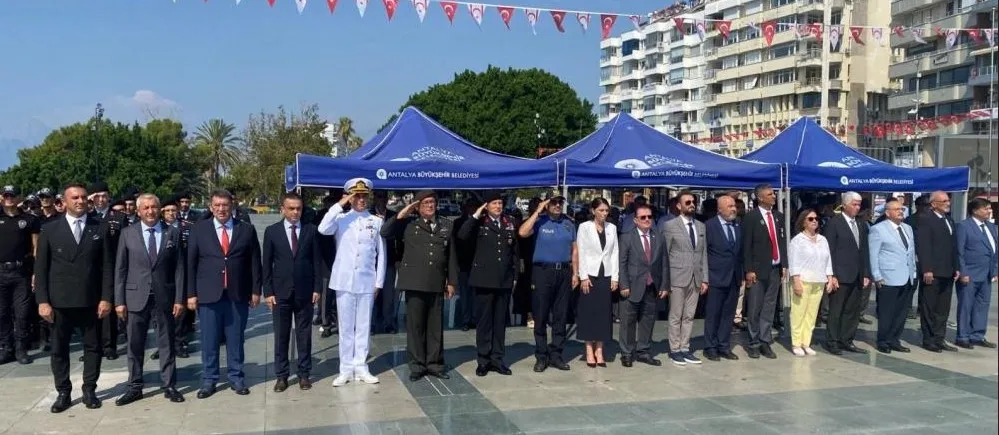KIBRIS BARIŞ HAREKÂTI’NIN 51. YILI NEDENİYLE ANTALYA’DA TÖREN DÜZENLENDİ