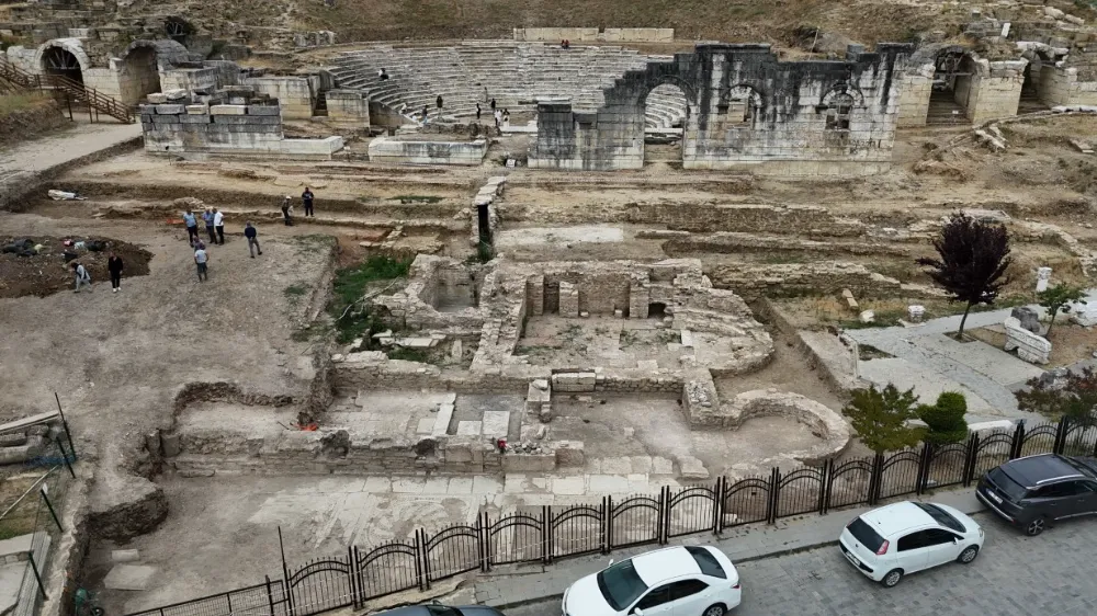 KAZMAYI VURDUKÇA TARİH FIŞKIRIYOR.. DÜZCE’DE ‘ŞAPEL’ ALANI BULUNDU