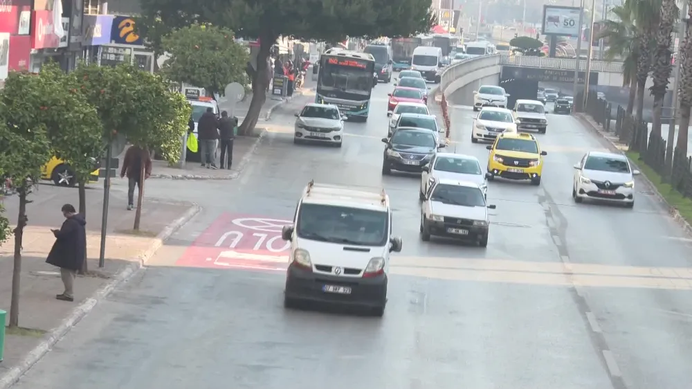 ANTALYA’DA ‘SAĞ ŞERİT’ UYGULAMASI İFLAS ETTİ.. OTOBÜS ŞOFÖRLERİ DERT KÜPÜ
