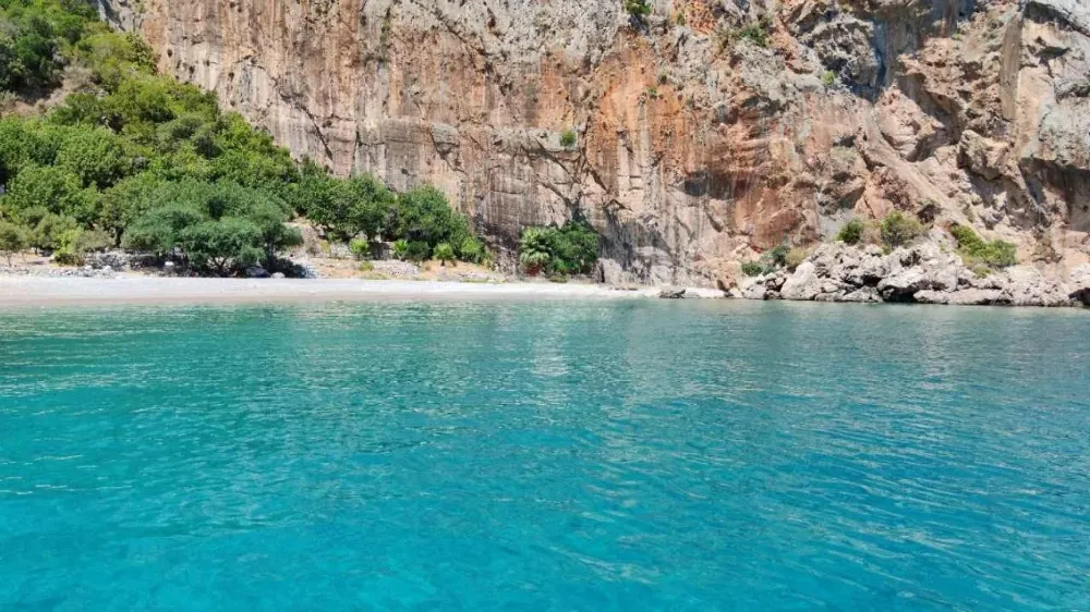 ANTALYA’DA EL DEĞMEMİŞ BİR KOY.. DENİZİN TEMİZLİĞİNİ GÖREN TEKRAR GELİYOR
