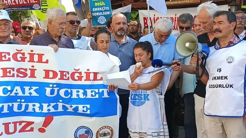ANTALYA’DA KAMU ÇALIŞANLARI İŞ BIRAKTI.. ‘YÜZDE 10 ZAMMA HAYIR’