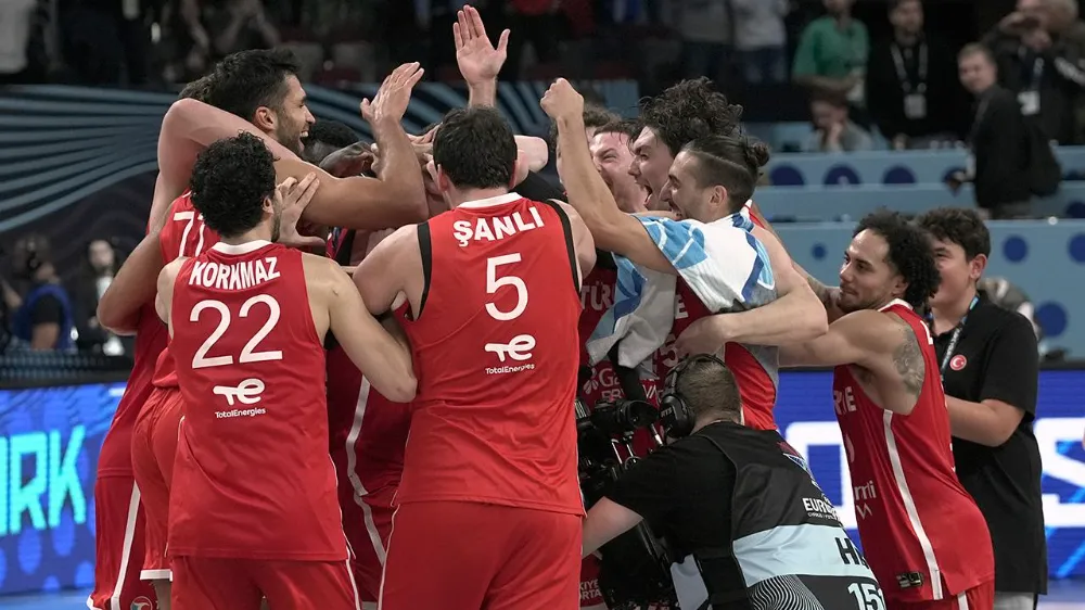 12 DEV ADAM ŞAMPİYONLUK PEŞİNDE.. BUGÜN 21.00’DE ALMANYA İLE OYNUYORUZ