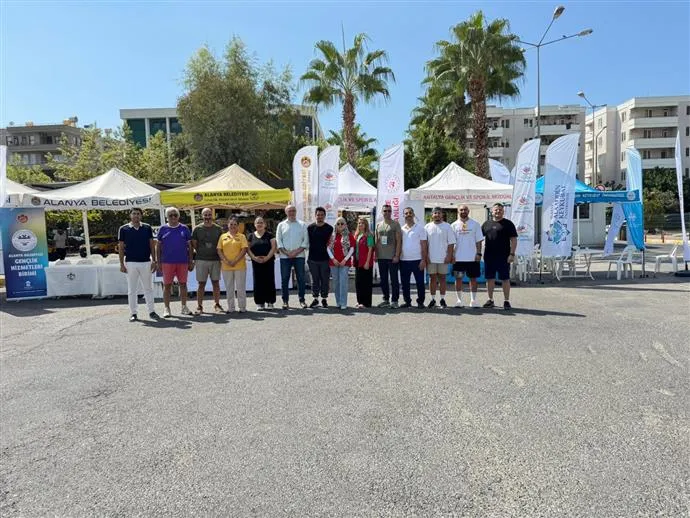 ALANYA’DA ÜNİVERSİTE ÖĞRENCİLERİNE SICAK KARŞILAMA