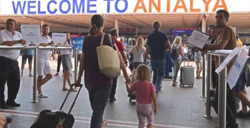 ANTALYA’DAN VAZGEÇMİYORLAR.. TURİST SAYISI 8 AYDA 11 MİLYON 702 BİN OLDU