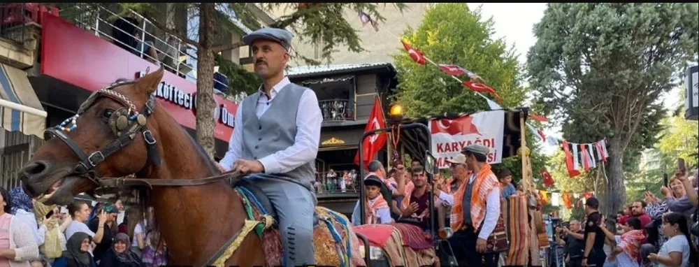 ELMALI’DA ASIRLIK GELENEK ‘YÖRÜK GÖÇÜ’ CANLANDIRILDI.. VE İLGİYLE İZLENDİ