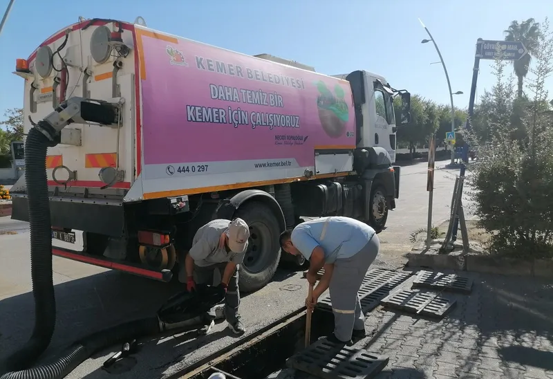 Kemer’de mazgallar temizleniyor