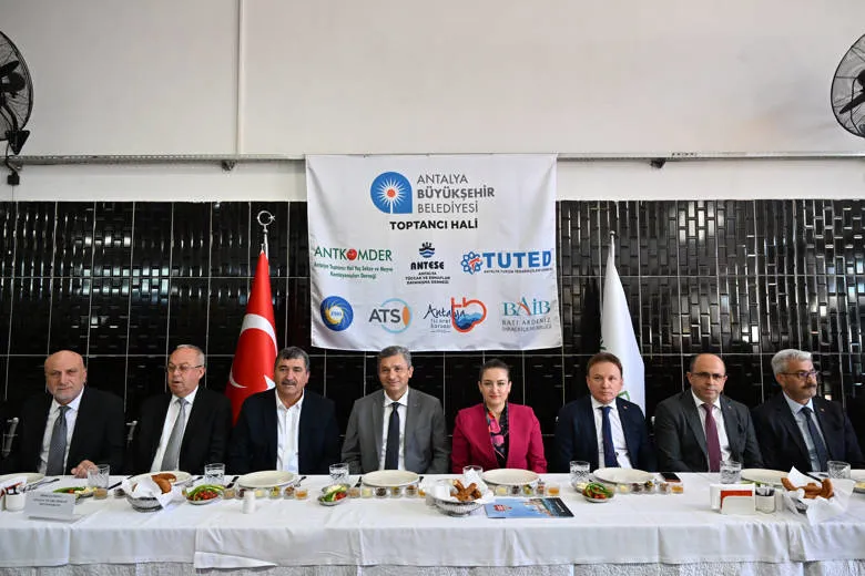 Başkan Vekili Özdemir Antalya Toptancı Hali’nde