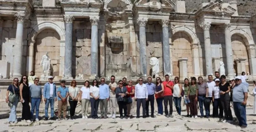 ANTALYALI GAZETECİLER SAGALASSOS’UN BÜYÜLEYİCİ TARİHİNE YOLCULUK YAPTI