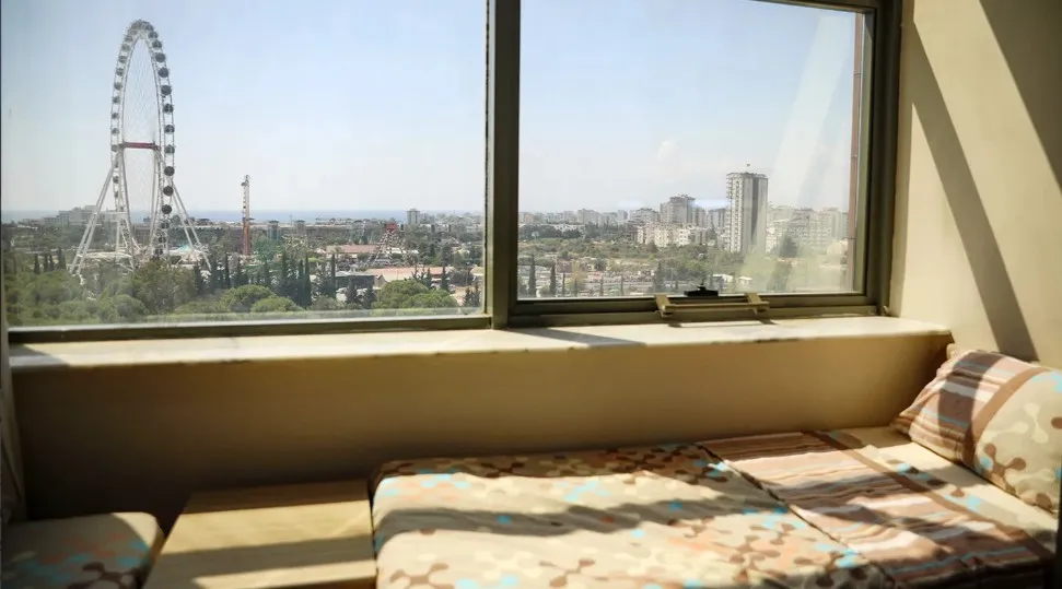 EV OLSA KİRASI 50 BİN LİRA OLACAKTI.. ANTALYA’DA DENİZ MANZARALI ÖĞRENCİ YURDU