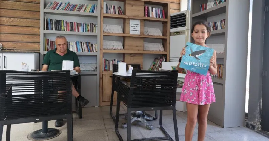 BARBAROS ÇAY BAHÇESİ’NE KÜTÜPHANE