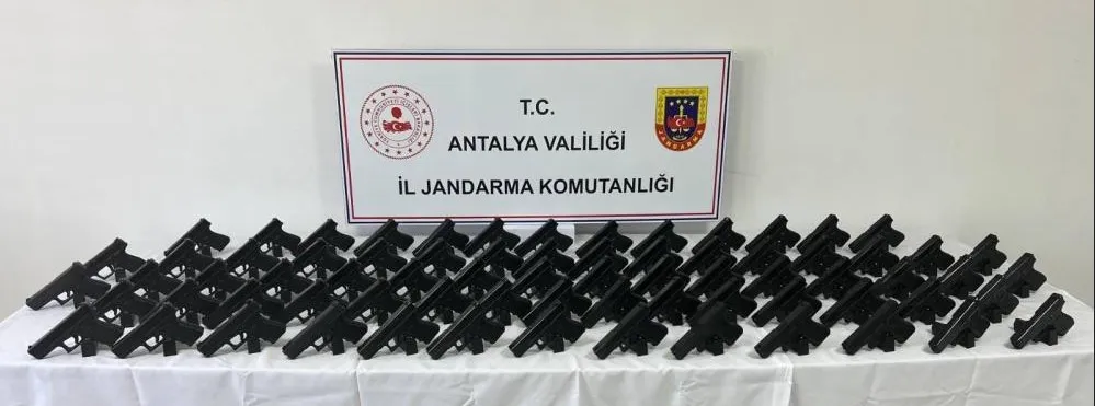 KEPEZ’DE KAÇAK SİLAH OPERASYONU.. 72 TABANCA ELE GEÇİRİLDİ