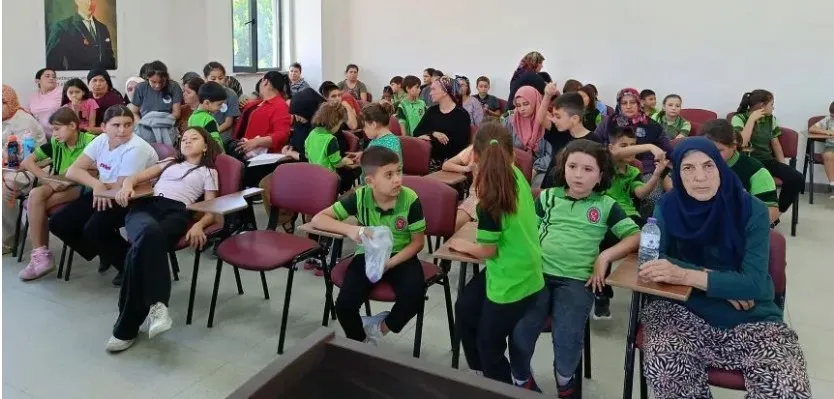 ANTALYA YENİ EĞİTİM YILINA ‘TAŞIMA KRİZİ’ İLE BAŞLADI.. AKSU’DA VELİLER İSYAN ETTİ